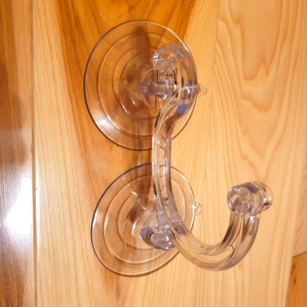 SEWANTA Christmas Wreath Hanger for Glass Front Door - Giant Suction Wreath